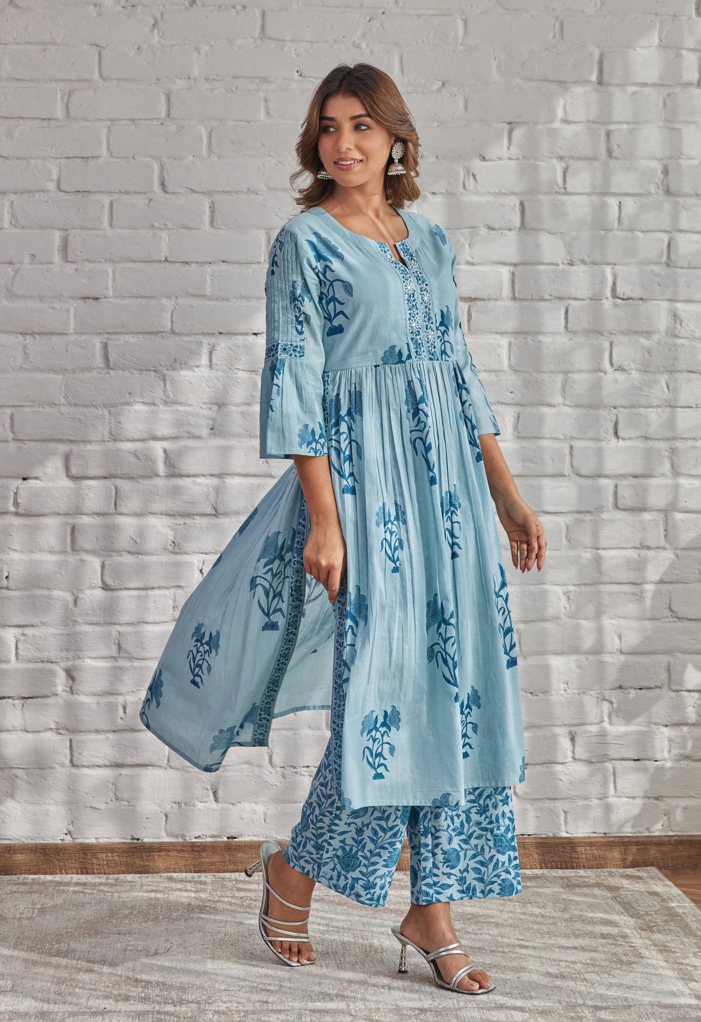 Blue Floral Buta Printed Kurta Set With Doriya Dupatta