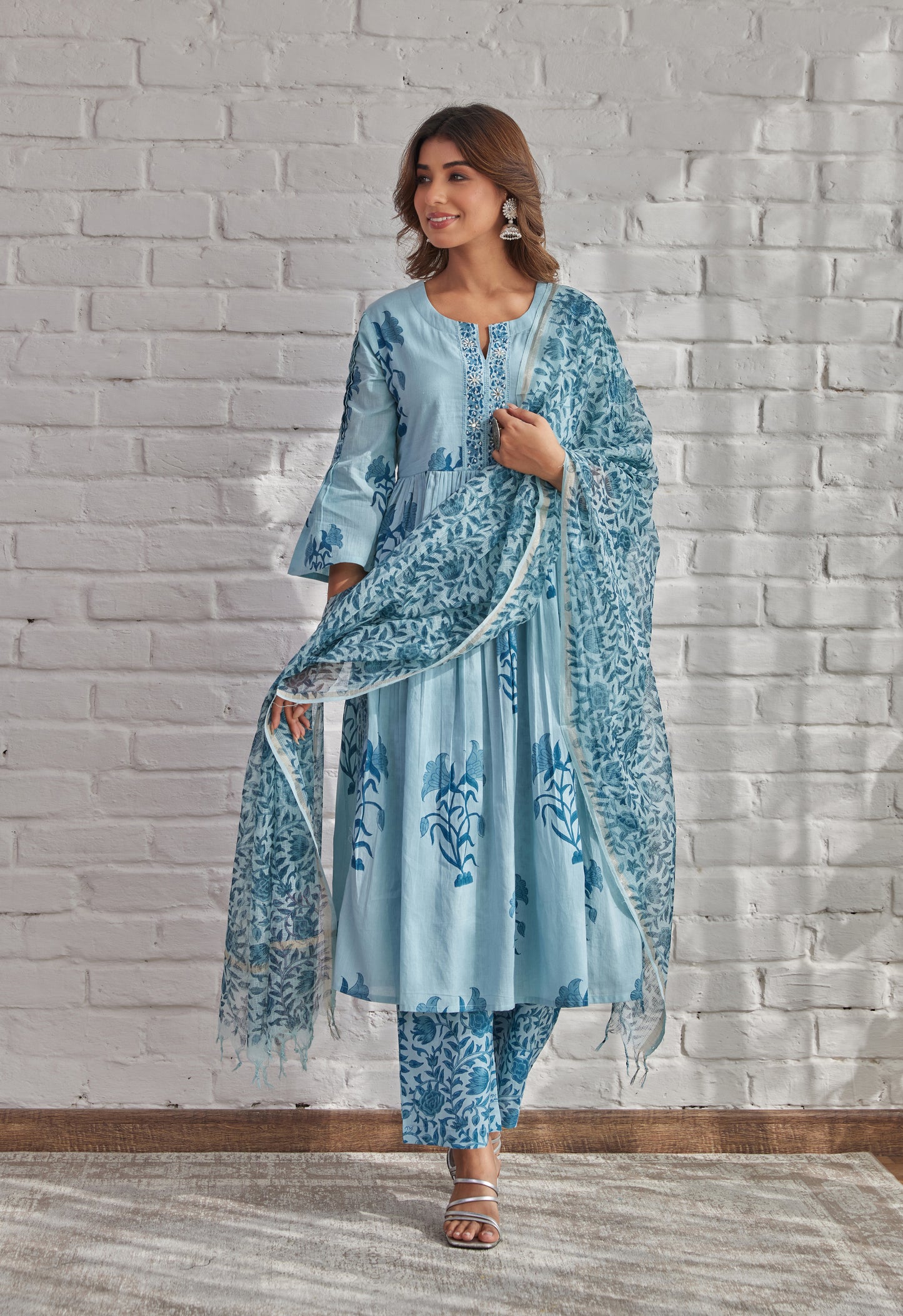 Blue Floral Buta Printed Kurta Set With Doriya Dupatta