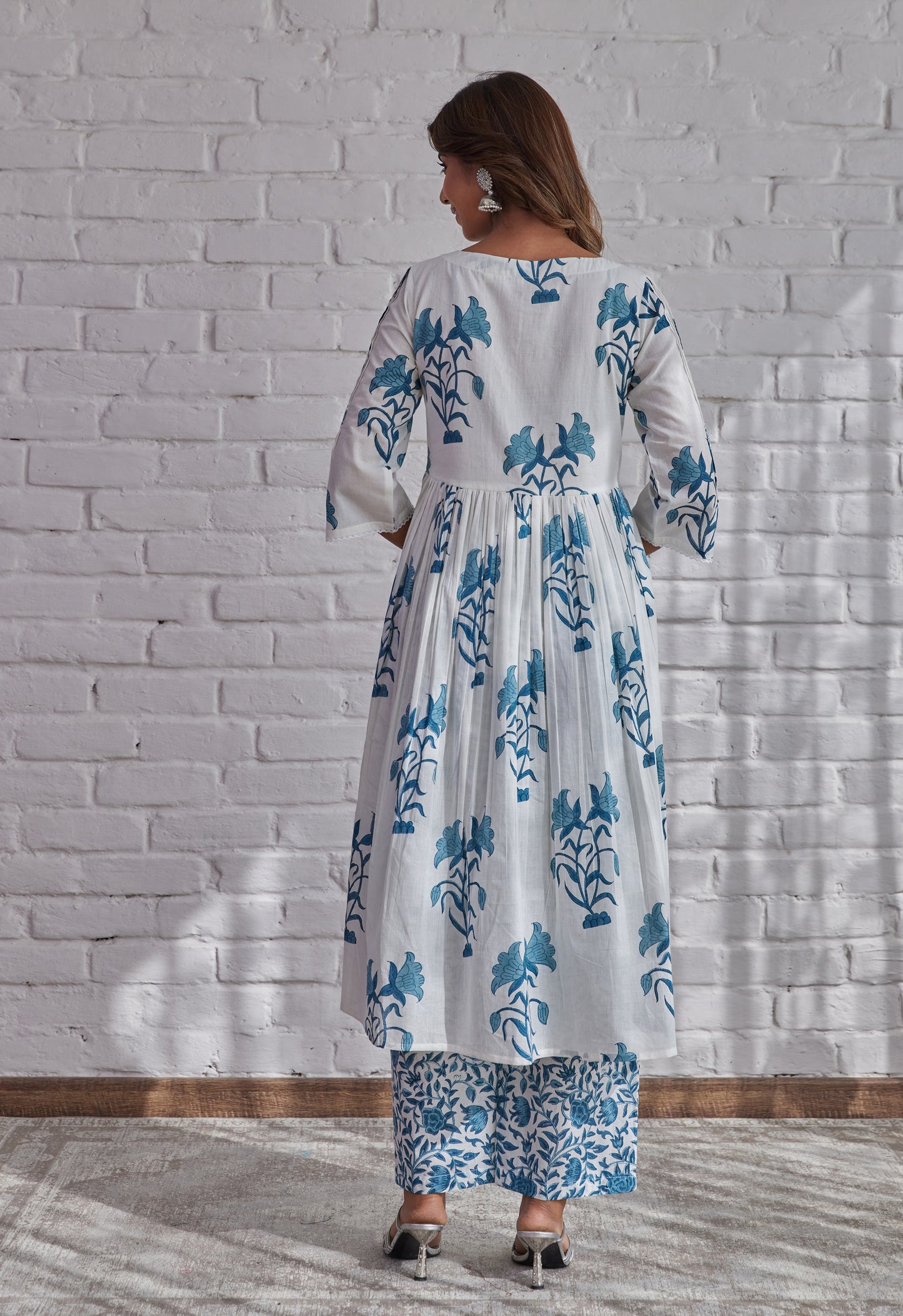 White Floral Buta Printed Kurta Set With Doriya Dupatta