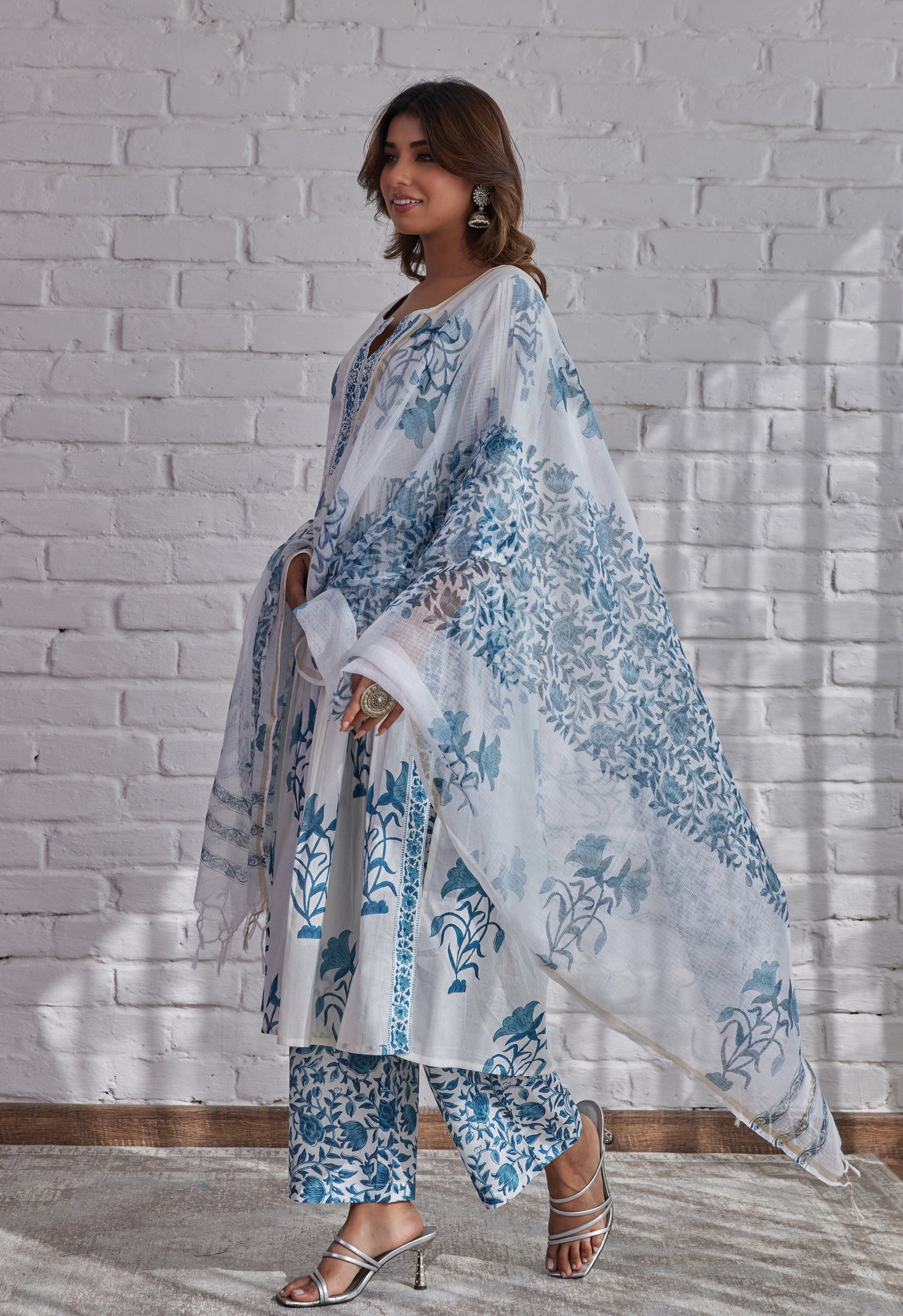 White Floral Buta Printed Kurta Set With Doriya Dupatta